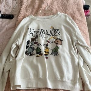 Super cute peanuts snoopy sweater! Kids size XL (15-17)
